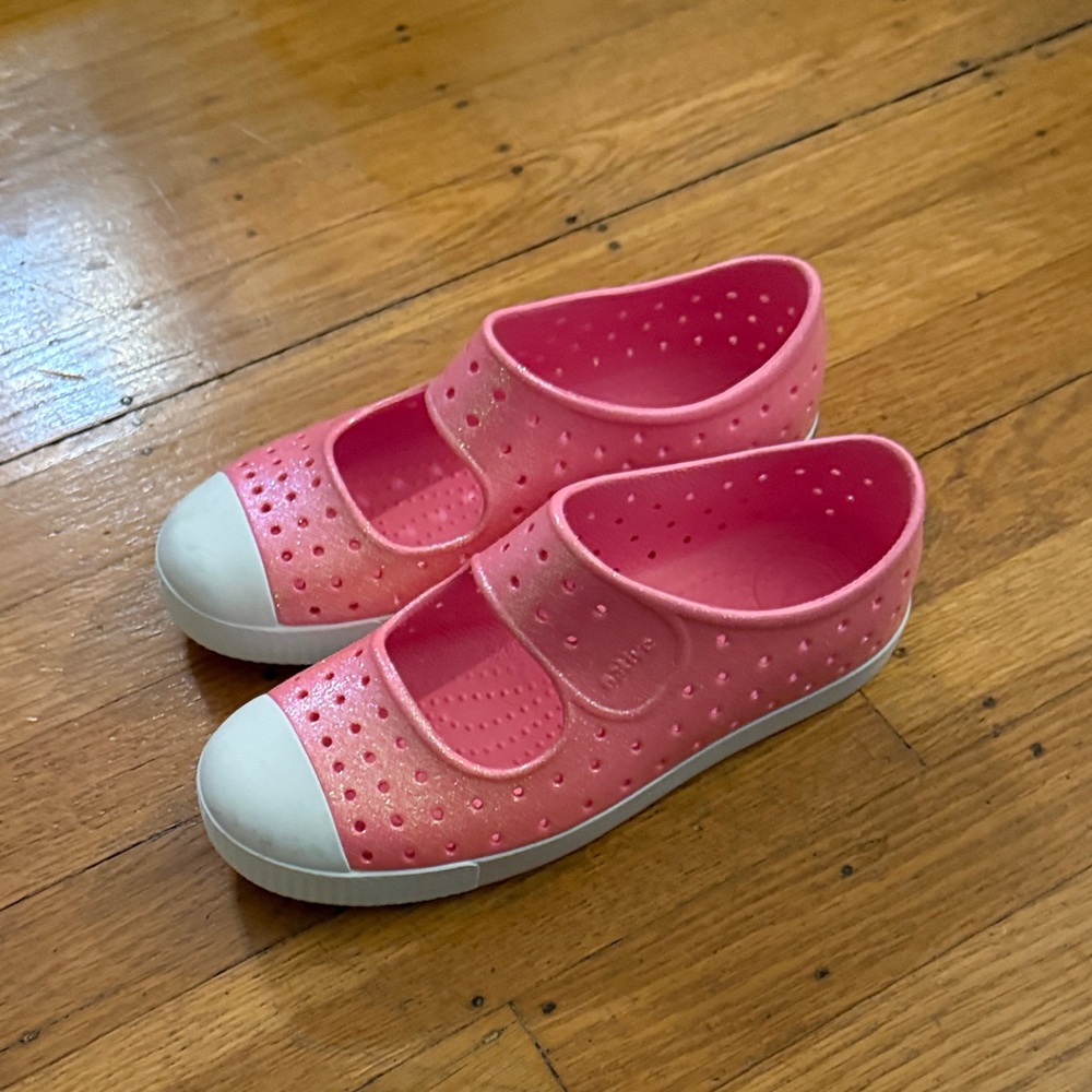 Native Kids Water Shoes - Pink and White